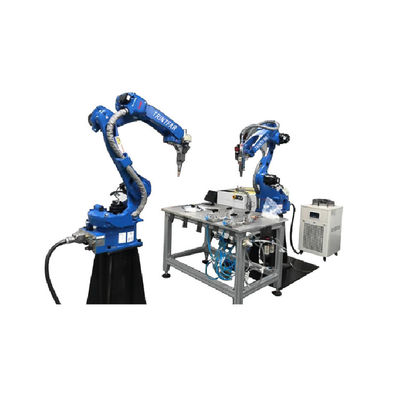 Saldatrice del robot industriale di Motoman AR1440 con altri saldatori dell'ARCO come robot per saldatura automatico