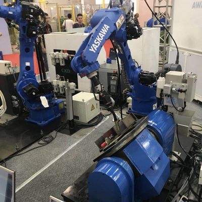 Braccio robot industriale di AR1440 con i saldatori RD350S del laser e della portata di 1440MM usata per la saldatura ad arco