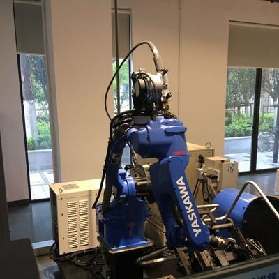 Braccio robot industriale di AR1440 con i saldatori RD350S del laser e della portata di 1440MM usata per la saldatura ad arco