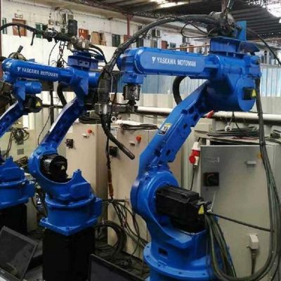 Un robot industriale di 6 assi di AR2010 con i saldatori dell'ARCO di RD350S per l'altro apparecchio per saldare