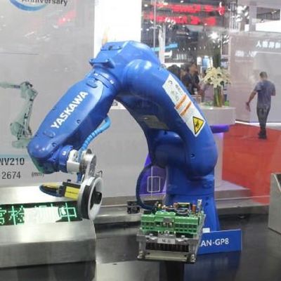 Robot industriale ad alta velocità GP8 dell'Assemblea di motore con il braccio robot del carico utile 8KG come macchina del posto e della scelta