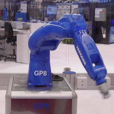 Robot industriale ad alta velocità GP8 dell'Assemblea di motore con il braccio robot del carico utile 8KG come macchina del posto e della scelta