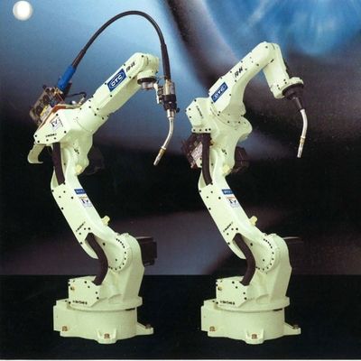 Saldatura di MIG FD-B6 con l'altro braccio robot industriale di asse dei saldatori DM500 6 dell'ARCO