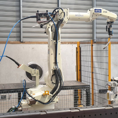 Saldatura di MIG FD-B6 con l'altro braccio robot industriale di asse dei saldatori DM500 6 dell'ARCO