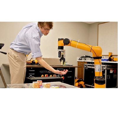 Robot di collaborazione AUBO i10 di vita lunga con il manipolatore del carico utile 10KG per la macchina del posto e della scelta