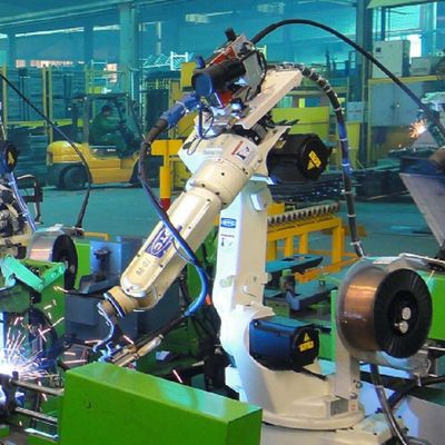 Robot per saldatura automatico del robot per saldatura FD-V8L con i saldatori dell'ARCO DM350 come saldatrice di MIG
