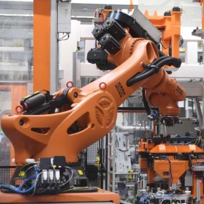 Trattamento del PA del Kr robot 470 del braccio con un manipolatore di 5 assi come robot industriale