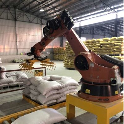 Trattamento del PA del Kr robot 470 del braccio con un manipolatore di 5 assi come robot industriale