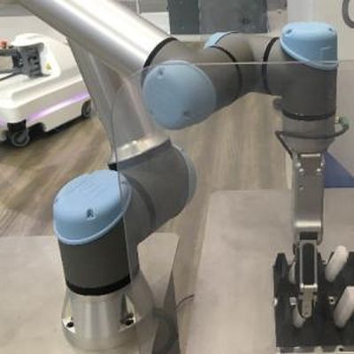 Robot leggero UR 5e di Cobot con il manipolatore del carico utile 5KG come robot di collaborazione per la macchina del posto e della scelta