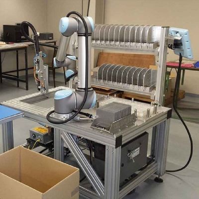 Robot leggero UR 5e di Cobot con il manipolatore del carico utile 5KG come robot di collaborazione per la macchina del posto e della scelta