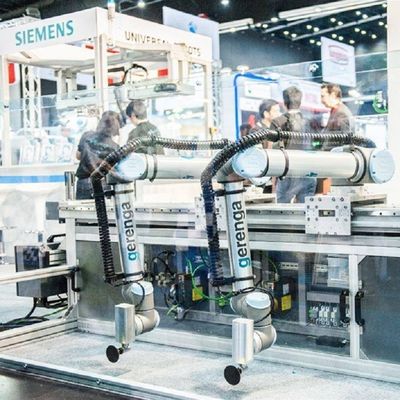 Robot leggero UR 5e di Cobot con il manipolatore del carico utile 5KG come robot di collaborazione per la macchina del posto e della scelta