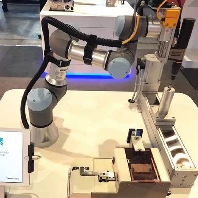 Robot universale UR 3e con 3KG il braccio del robot industriale di asse del carico utile 6 come Cobot per l'Assemblea di motore