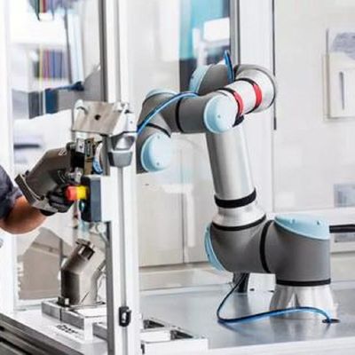 Robot di collaborazione veloce ed accurato UR 16e con il manipolatore del carico utile 16KG come robot di Cobot per imballaggio