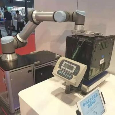 Robot di collaborazione veloce ed accurato UR 16e con il manipolatore del carico utile 16KG come robot di Cobot per imballaggio