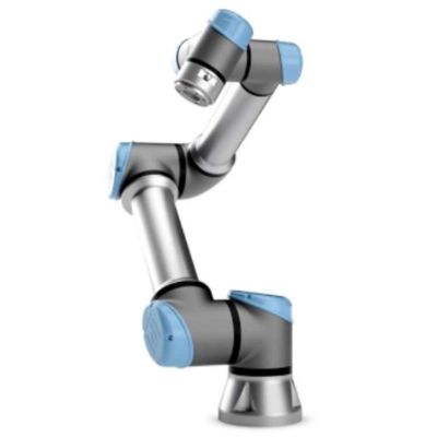 Caricamento robot automatico di asse UR5e del braccio 6 e scaricare il robot del posto e della scelta