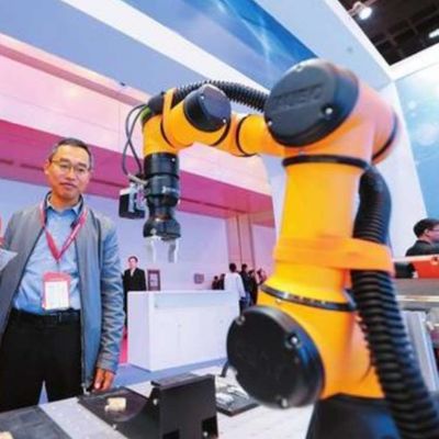 Asse di Cobot AUBO I16 6 per il carico e lo scarico come robot di collaborazione