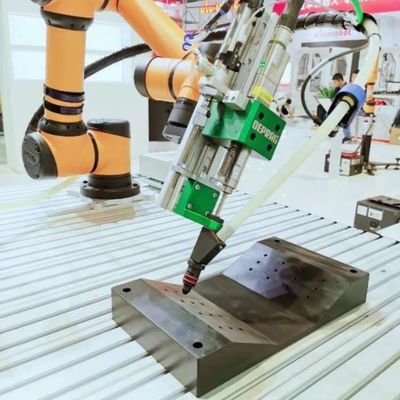 Asse di Cobot AUBO I16 6 per il carico e lo scarico come robot di collaborazione