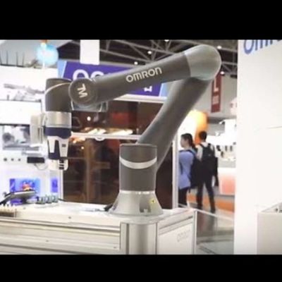 Il robot di collaborazione TM5-700 seleziona e dispone l'asse del braccio 6 del robot come Cobot