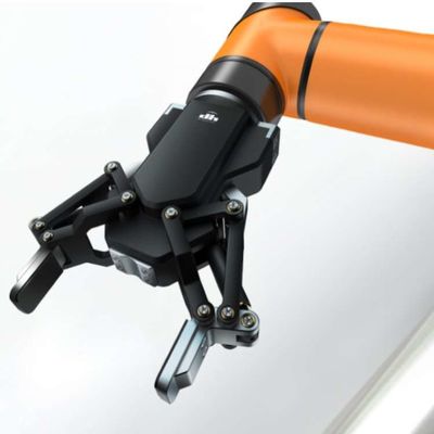 Associazione della pinza di presa AG-95 del robot con l'asse robot del braccio 6 di UR come robot di collaborazione