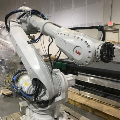 Il robot industriale di ABB carichi utili 155Kg della scelta e del posto del braccio del robot i di 6 asse seleziona e dispone la macchina