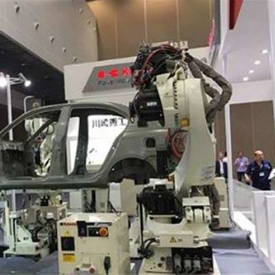 Braccio di saldatura robot 6 asse RA020N con posizionatore di saldatura CNGBS come altra attrezzatura di saldatura