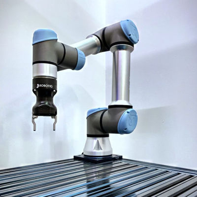 Macchine di asse UR5e del braccio 6 dell'universale del robot industriale &amp; impianti robot di industria con la scelta della pinza di presa e la macchina del posto