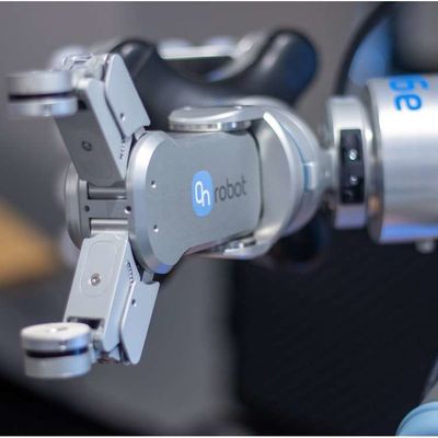 Smart Robot Gripper RG2-FT con braccio robotico collaborativo per l'automazione dei robot industriali