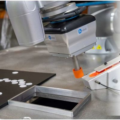 Pinza di presa VGC10 del robot di vuoto con il braccio robot di collaborazione come robot industriale