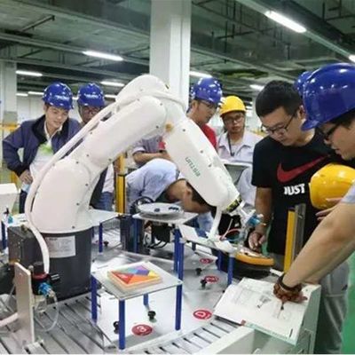 Piccolo braccio robotico universale a 6 assi Cina ER6-730-MI con pacchetto di abbigliamento CNGBS come robot di gestione