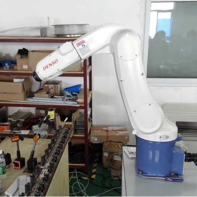 Braccio robotico universale a 6 assi VS-068/087 con afferratore robot CNGBS per la manipolazione come robot industriale