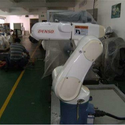 Braccio robotico universale a 6 assi VS-068/087 con afferratore robot CNGBS per la manipolazione come robot industriale