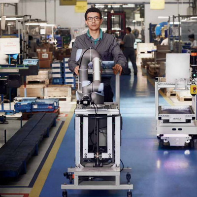 Braccio robot industriale di Ur3 Cobot con il sistema visivo di Cognex della pinza di presa RG6